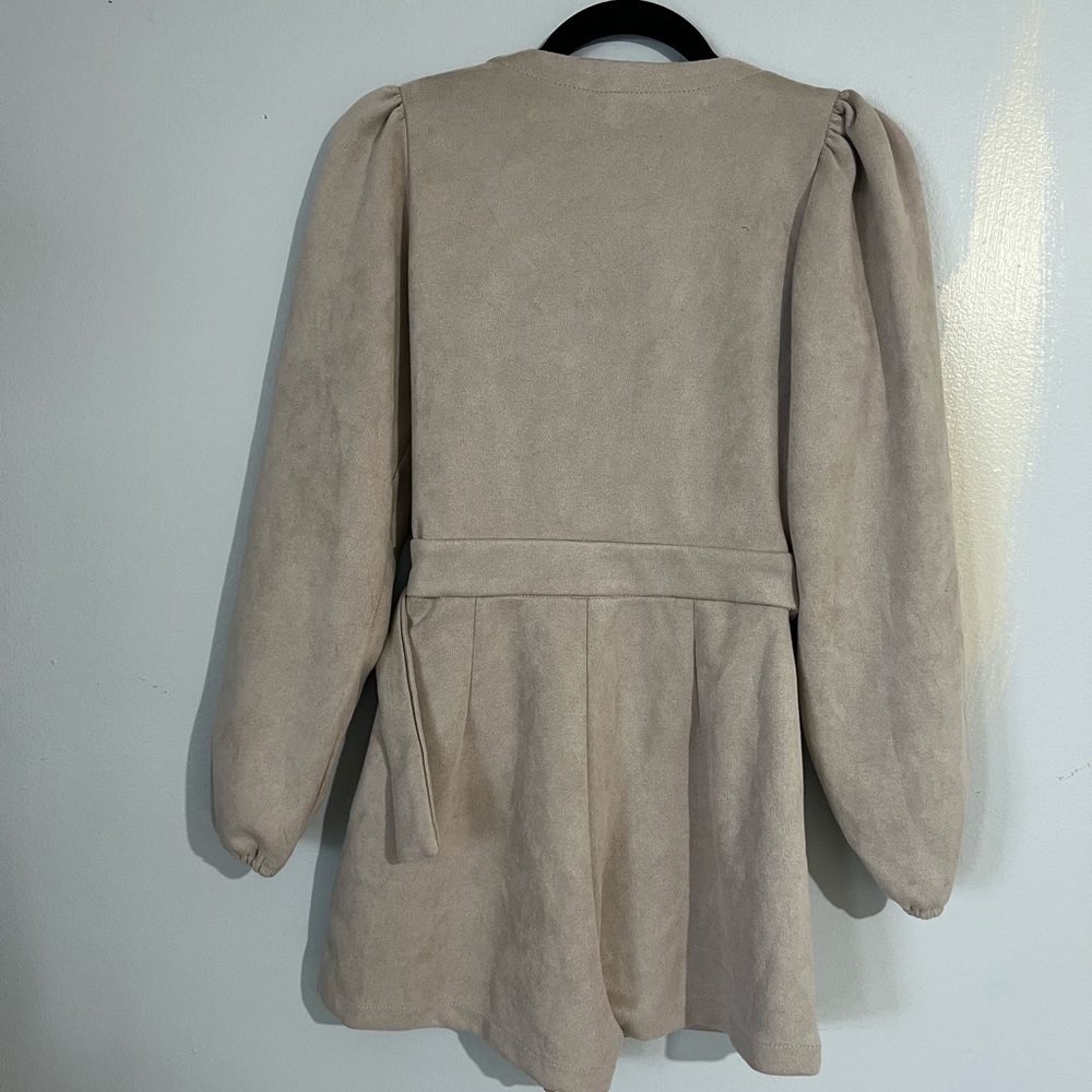 Beige romper - Picture 2 of 5
